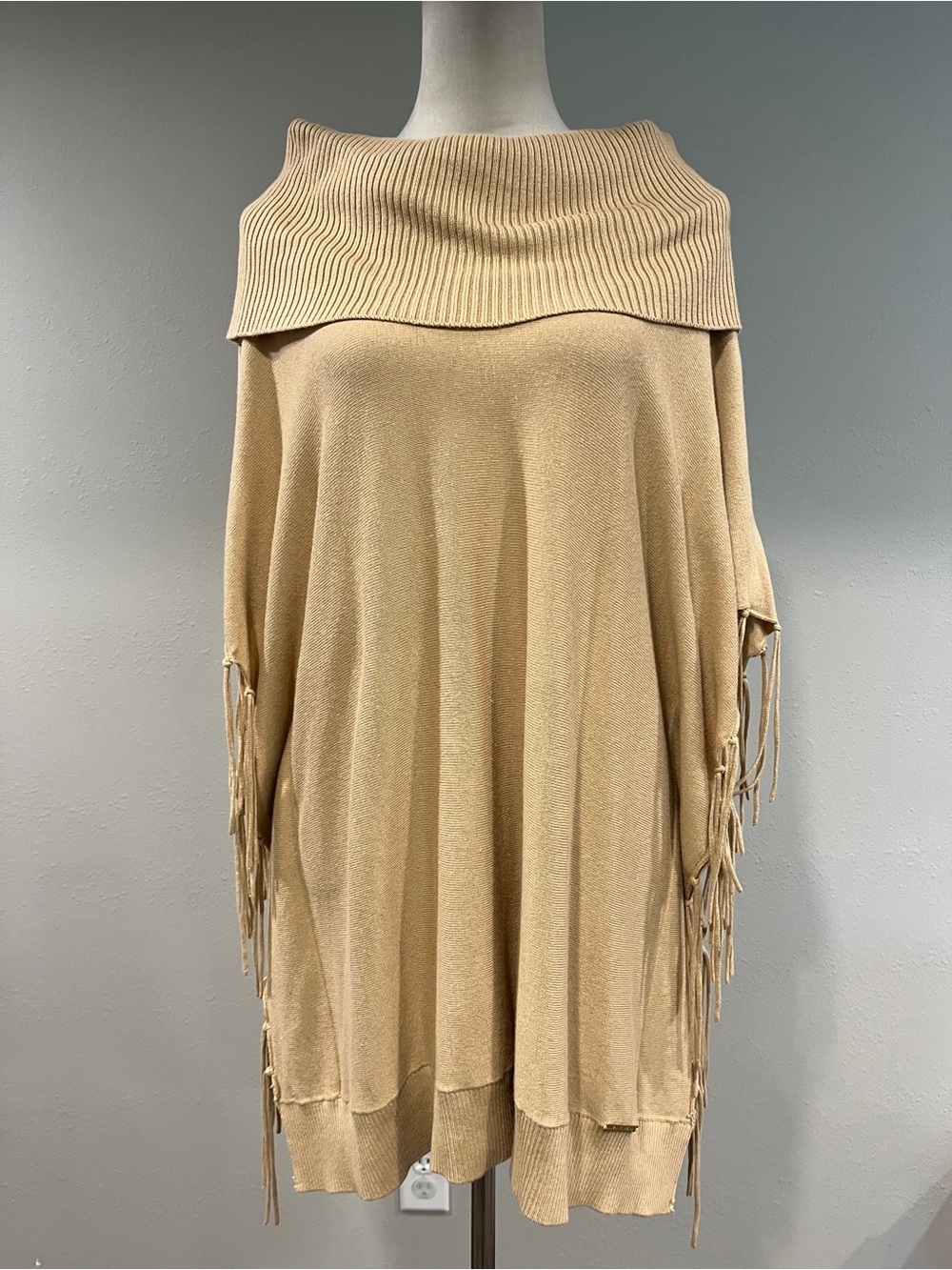Michael by Michael Kors beige Cream Off-Shoulder Fringe poncho Sweater size L